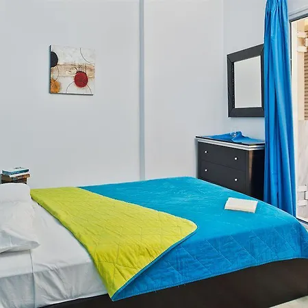 Gianna Penzion Fira (Santorini)