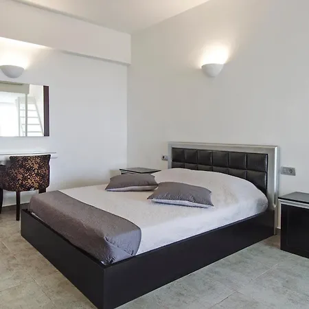 Gianna 4* Fira (Santorini)