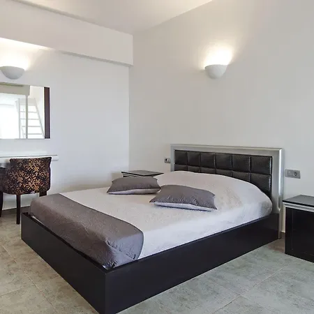 Gianna 4* Fira (Santorini)