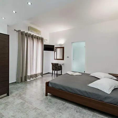 Gianna Guest house