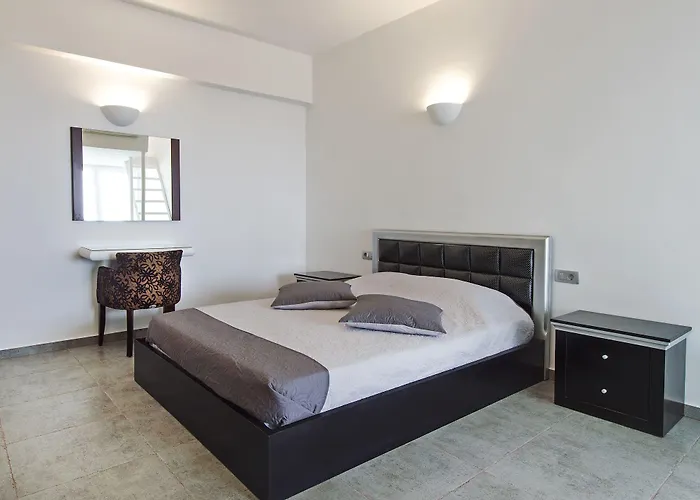 Gianna 4* Fira (Santorini)